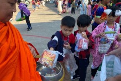 กิจกรรมตักบาตรปีใหม่-ประถมศึกษา-ปี2567-128