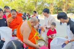 กิจกรรมตักบาตรปีใหม่-ประถมศึกษา-ปี2567-142