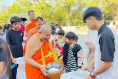 กิจกรรมตักบาตรปีใหม่-ประถมศึกษา-ปี2567-143
