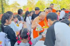 กิจกรรมตักบาตรปีใหม่-ประถมศึกษา-ปี2567-145