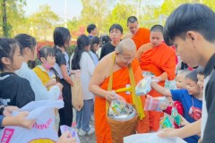 กิจกรรมตักบาตรปีใหม่-ประถมศึกษา-ปี2567-146