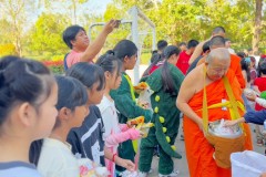 กิจกรรมตักบาตรปีใหม่-ประถมศึกษา-ปี2567-147