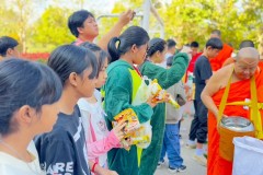 กิจกรรมตักบาตรปีใหม่-ประถมศึกษา-ปี2567-151