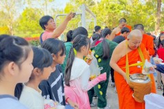 กิจกรรมตักบาตรปีใหม่-ประถมศึกษา-ปี2567-154