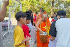 กิจกรรมตักบาตรปีใหม่-ประถมศึกษา-ปี2567-157