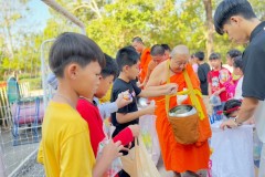 กิจกรรมตักบาตรปีใหม่-ประถมศึกษา-ปี2567-158