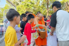 กิจกรรมตักบาตรปีใหม่-ประถมศึกษา-ปี2567-159
