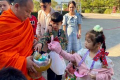 กิจกรรมตักบาตรปีใหม่-ประถมศึกษา-ปี2567-36