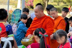 กิจกรรมตักบาตรปีใหม่-ประถมศึกษา-ปี2567-46