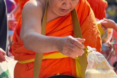 กิจกรรมตักบาตรปีใหม่-ประถมศึกษา-ปี2567-64