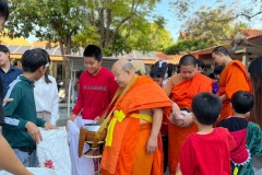 กิจกรรมตักบาตรปีใหม่-ประถมศึกษา-ปี2567-69