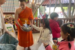 กิจกรรมตักบาตรปีใหม่-อนุบาล-ปี2567-140