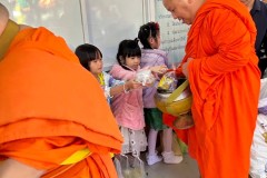 กิจกรรมตักบาตรปีใหม่-อนุบาล-ปี2567-253