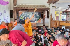กิจกรรมตักบาตรปีใหม่ประถม-68-3