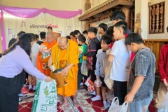 กิจกรรมตักบาตรปีใหม่ประถม-68-4