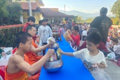 กิจกรรมตักบาตรปีใหม่ประถม-68-41