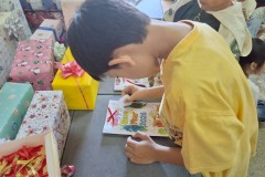 กิจกรรมตักบาตรปีใหม่ประถม-68-55