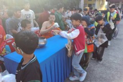 กิจกรรมตักบาตรปีใหม่ประถม-68-57