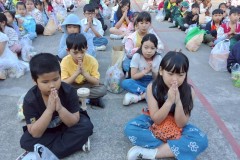 กิจกรรมตักบาตรปีใหม่ประถม-68-58