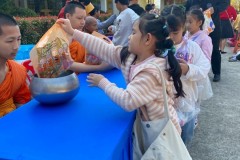 กิจกรรมตักบาตรปีใหม่ประถม-68-84