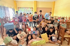 กิจกรรมตักบาตรปีใหม่ประถม-68-87