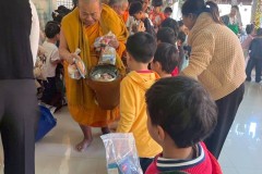 กิจกรรมตักบาตรปีใหม่อนุบาล-68-135
