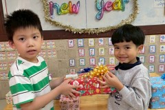 กิจกรรมตักบาตรปีใหม่อนุบาล-68-158