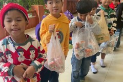กิจกรรมตักบาตรปีใหม่อนุบาล-68-164