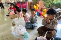 กิจกรรมตักบาตรปีใหม่อนุบาล-68-173