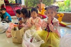 กิจกรรมตักบาตรปีใหม่อนุบาล-68-175