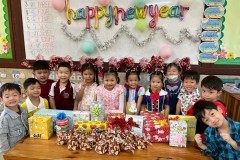 กิจกรรมตักบาตรปีใหม่อนุบาล-68-185