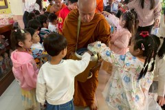 กิจกรรมตักบาตรปีใหม่อนุบาล-68-19