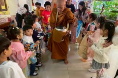 กิจกรรมตักบาตรปีใหม่อนุบาล-68-22