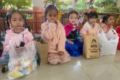 กิจกรรมตักบาตรปีใหม่อนุบาล-68-27