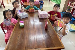 กิจกรรมตักบาตรปีใหม่อนุบาล-68-306