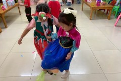 กิจกรรมตักบาตรปีใหม่อนุบาล-68-315